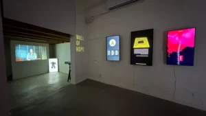 911822